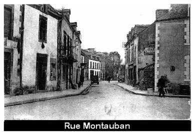 Situ&eacute;e &agrave; l&rsquo;Ouest des halles, elle remplace en fait le d&eacute;but de la rue des Barres et va de la Place Municipale au champ de foire ; elle fut ainsi nomm&eacute;e en m&eacute;moire des seigneurs de Montauban, les plus anciens possesseurs de la seigneurie de La Gacilly. La moiti&eacute; de cette rue fut d&eacute;truite par un incendie qui &eacute;clata dans la nuit du 2 mai 1840