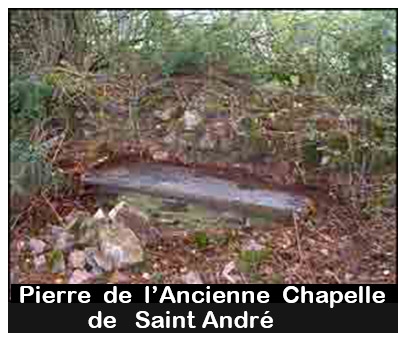 Situ&eacute;e sur les confins de la paroisse, au-del&agrave; de Saint-Jugon, vers Les Fouger&ecirc;ts, cette chapelle existait en 1417 d&rsquo;apr&egrave;s un aveu de cette &eacute;poque. Une d&eacute;claration du 4 mai 1677 annonce que le prieur de Ruffiac poss&eacute;dait un fief nomm&eacute; la tenue de Saint-Andr&eacute;, au village de ce nom. Sur le cadastre napol&eacute;onien de 1824, l&rsquo;emplacement de cette chapelle est indiqu&eacute;