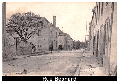 = elle passait devant l&rsquo;&eacute;glise et le champ de foire et allait jusqu&rsquo;&agrave; la chauss&eacute;e de la Bou&egrave;re ; elle fut ainsi nomm&eacute;e en m&eacute;moire de M. Louis-D&eacute;sir&eacute; Bernard de Rennes, conseiller &agrave; la Cour de Cassation et d&eacute;put&eacute; de l&rsquo;arrondissement de Vannes. Ce d&eacute;put&eacute; avait rendu d&rsquo;&eacute;minents services &agrave; La Gacilly par des appuis r&eacute;p&eacute;t&eacute;s aupr&egrave;s du gouvernement pour le transfert du chef-lieu de canton de Carentoir &agrave; La Gacilly,