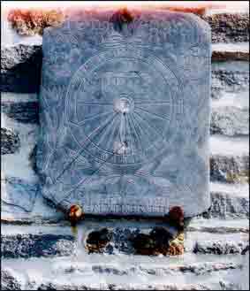 Un autre &agrave; la Bou&egrave;re tr&egrave;s joliment d&eacute;cor&eacute; qui porte une date : 1848 et deux inscriptions : &laquo; Fait par Joseph Chotard &raquo; et &laquo; Fait pour Joseph Hervy, propry&eacute;ter &raquo;