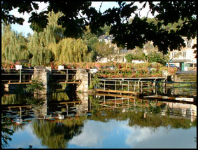 Au Bout du Pont, il y a toujours eu soit un gu&eacute;, soit un pont. Les Romains construisirent un pont en bois qui sera remplac&eacute; en 1320 par un autre en pierre 