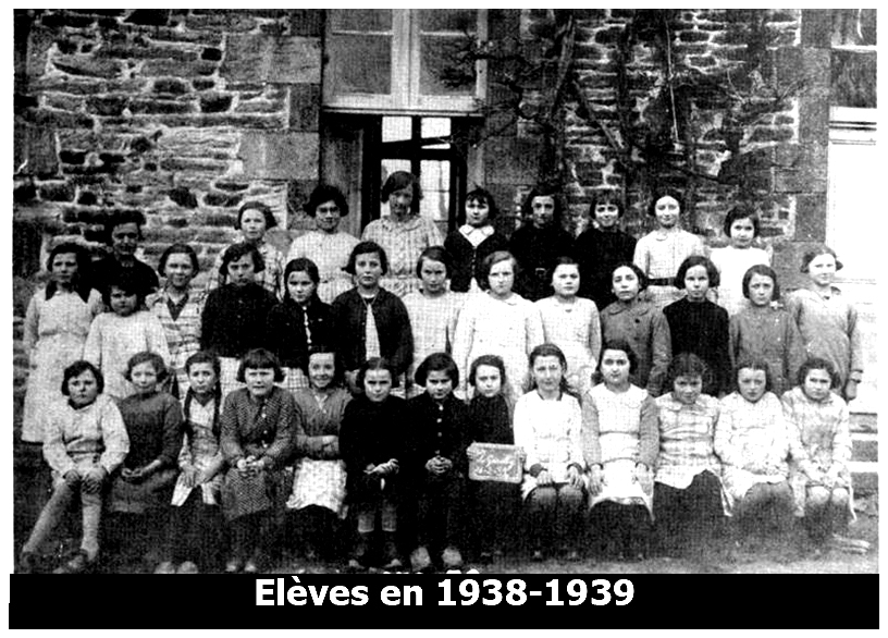 Photo des &eacute;l&egrave;ves de l&rsquo;&eacute;cole libre de Filles de la Gacilly  en 1938