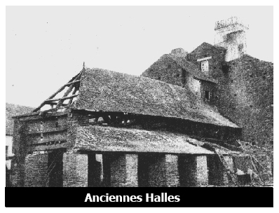 Le premier document &agrave; parler du march&eacute; de La Gacilly est un aveu de 1465 o&ugrave; il est &eacute;crit : &laquo; une halle ou cohue situ&eacute;e au milieu de la ditte ville o&ugrave; il y a march&eacute; tous les sabmedys &raquo;. Dans un autre aveu du 13 septembre 1639, il est aussi question d&rsquo;une halle ou cohue au milieu de la ville