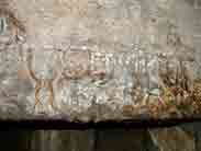 Beaucoup de manteaux sont grav&eacute;s d&rsquo;un calice et parfois d&rsquo;une pat&egrave;ne : la Basse-Cour, la Ville Jarnier, Bel Orient , la Glouzie ; dans ce village, la pierre r&eacute;cup&eacute;r&eacute;e provient d&rsquo;une demeure appel&eacute;e autrefois le presbyt&egrave;re