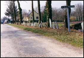 Mais dans la r&eacute;gion, son utilisation la plus r&eacute;pandue autrefois &eacute;tait la s&eacute;paration des parcelles de terrain, surtout des prairies.